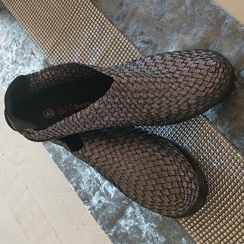 bernie mev. Shoe Booties